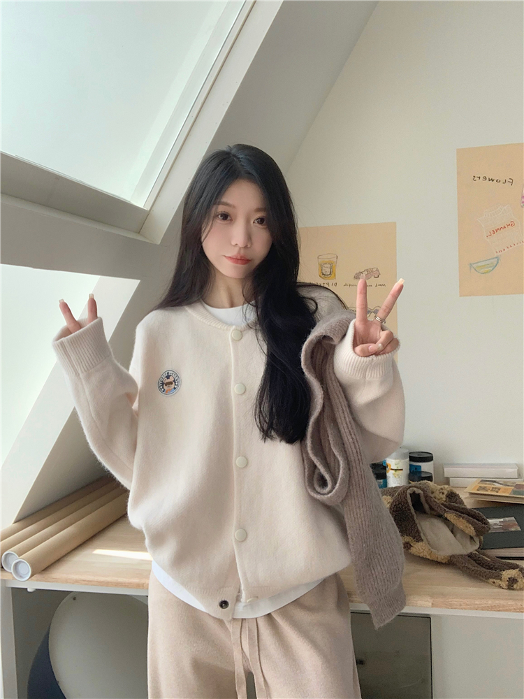 Actual shot ~ Embroidered bear sweater jacket for women, autumn and winter Korean style round neck, loose, soft and waxy versatile knitted cardigan