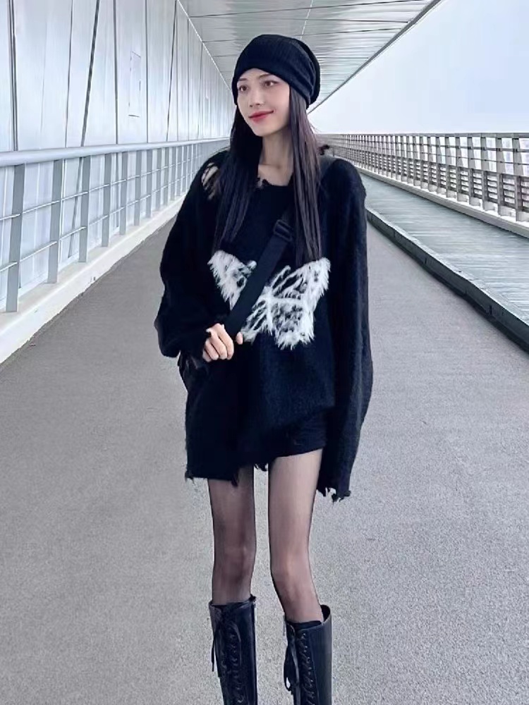 冬季針織厚實提花蝴蝶黑色毛衣女寬鬆別致中長款馬海毛破洞上衣潮