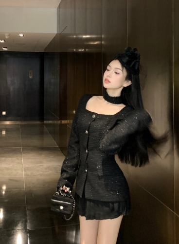 Actual shot of a small black fragrant sparkling coat, autumn and winter high-end ladylike temperament, waist-cinching mid-length top