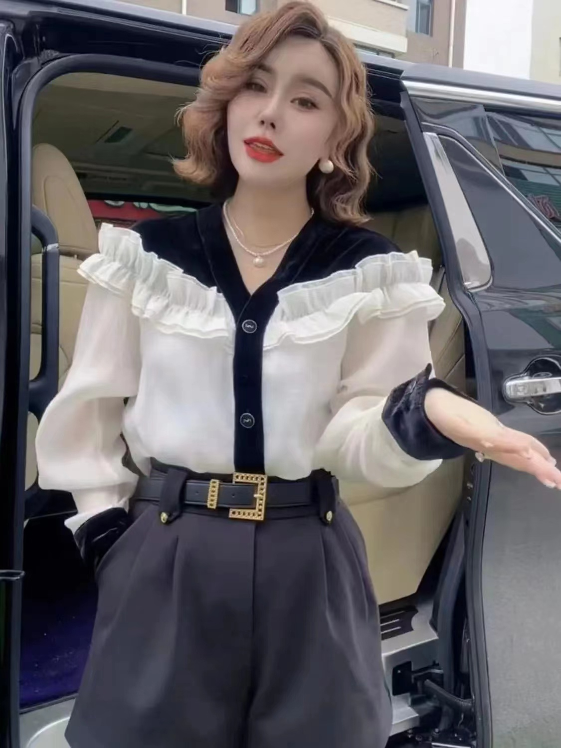 歐洲站秋季女2023新款女裝歐貨時尚氣質V領單排扣顯瘦女神襯衫女
