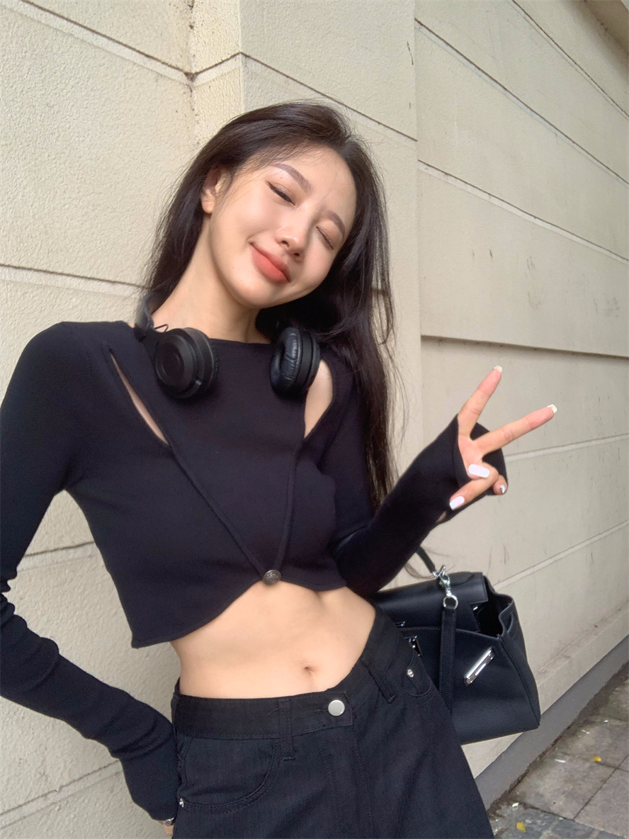 Black hollow long-sleeved sweater for women in autumn hot girl high-waist navel-baring sweater short bottoming top