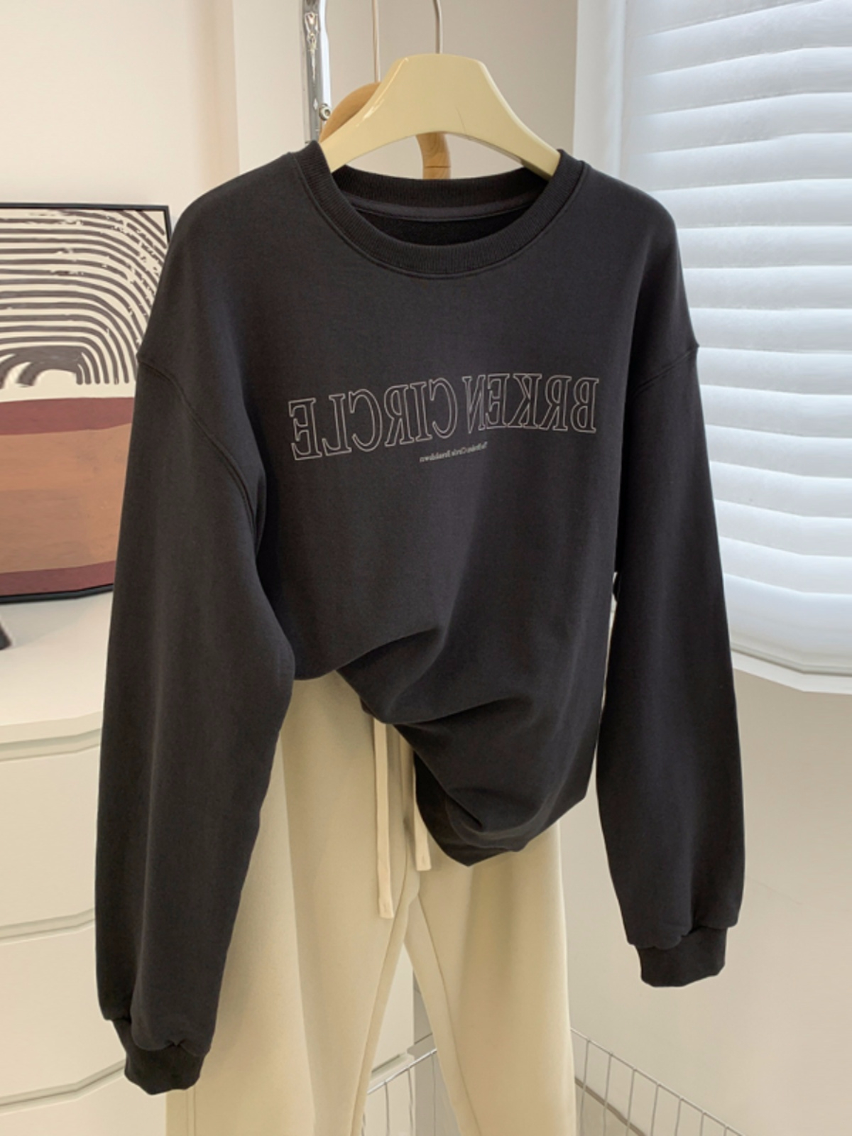 官圖  秋裝薄款衛衣女大碼 後包領 拉肩線 M-XXXL