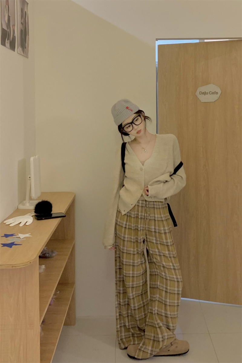 Actual shot of apricot soft cardigan sweater, V-neck knitted bottoming shirt + retro contrasting plaid casual pants