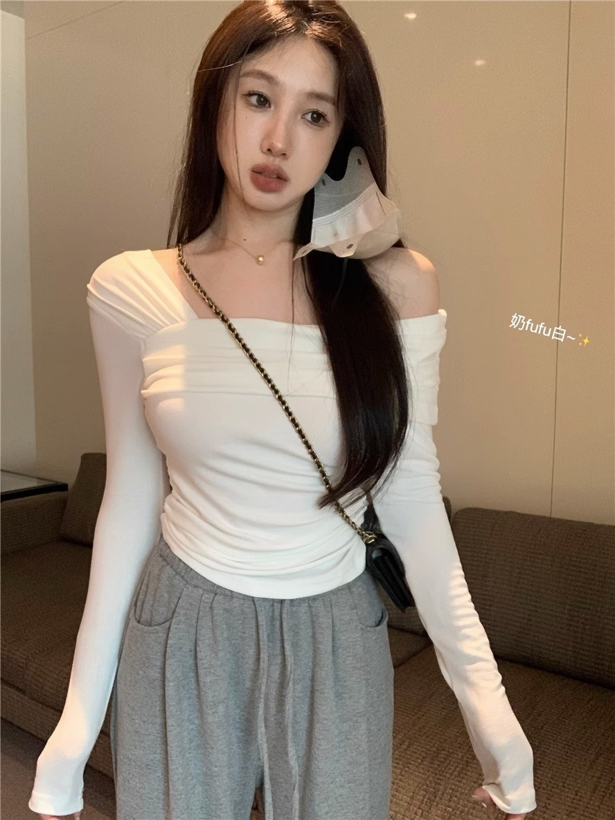 Official photo One-shoulder long-sleeved sweater for women in autumn chic slim fit design short bottoming shirt top