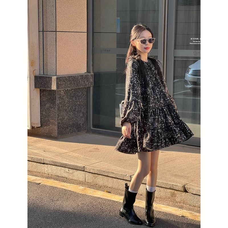 碎花長袖連衣裙女秋季2023新款甜辣設計感荷葉邊顯瘦減齡打底裙子