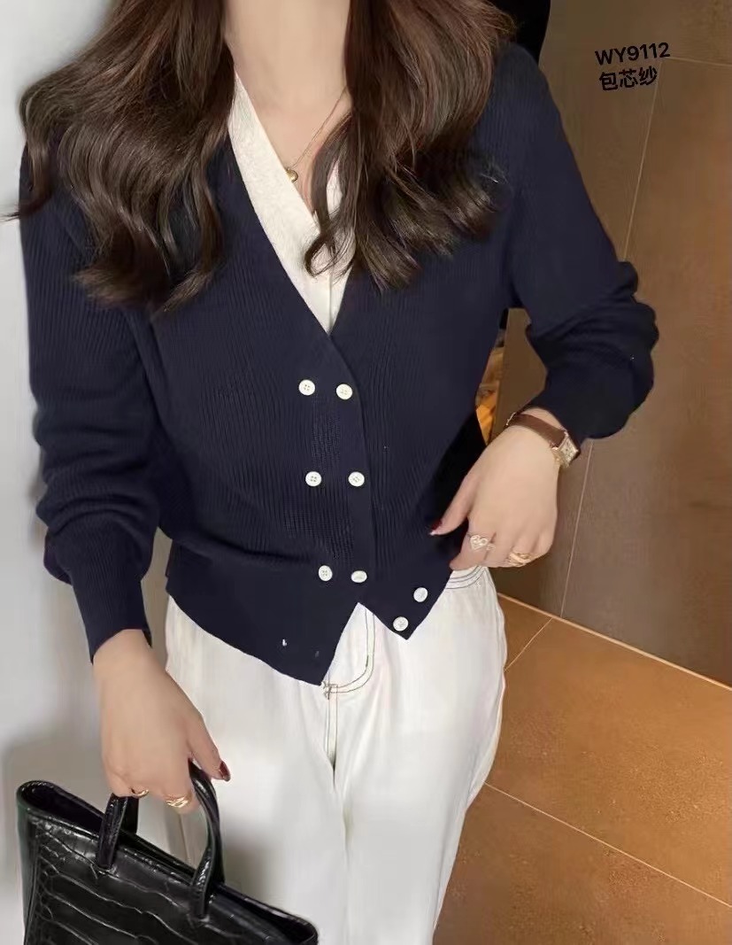 Fake two-piece sweater for women 2023 early autumn new v-neck sweater bottoming shirt with autumn and winter long-sleeved top