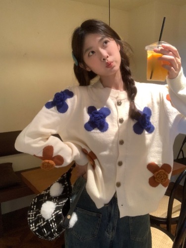 Actual shot~Korean style heavy industry three-dimensional embroidery knitted sweater cardigan~