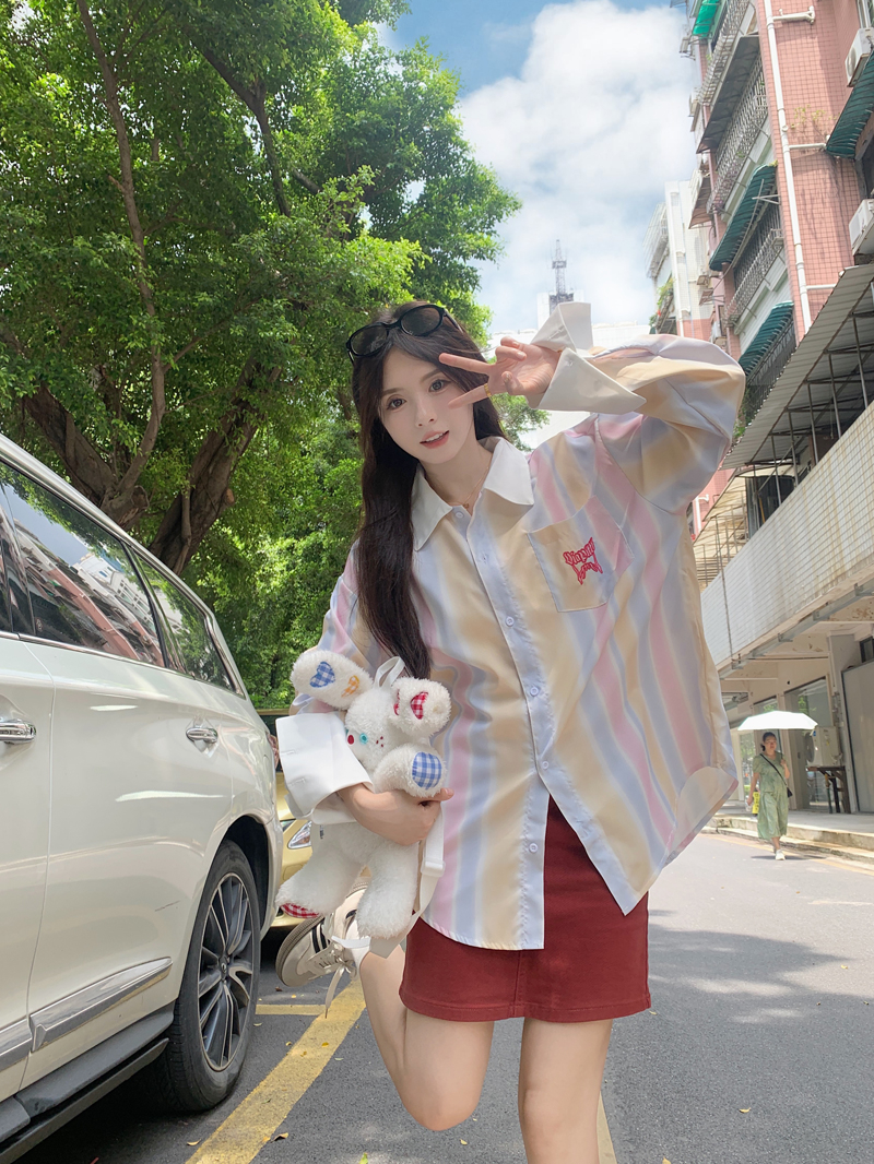 Real shot of sweet rainbow contrasting striped long-sleeved shirt for women in autumn new age-reducing loose casual top ins trend