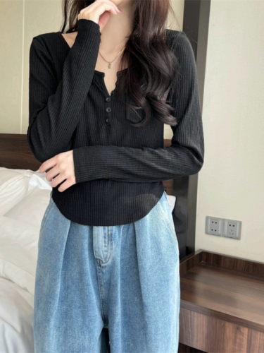 2023 spring and autumn new long-sleeved T-shirt women's solid color all-match slim button V-neck short bottoming shirt trendy
