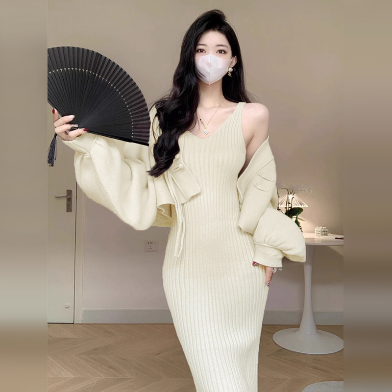 Knitted suspender v-neck dress for women 2023 new early autumn high-end long skirt new Chinese style national style suit