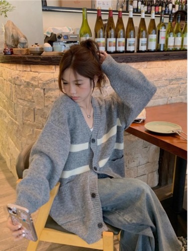 American fashion brand college style knitted cardigan for women  new autumn contrasting V-neck striped age-reducing lazy top