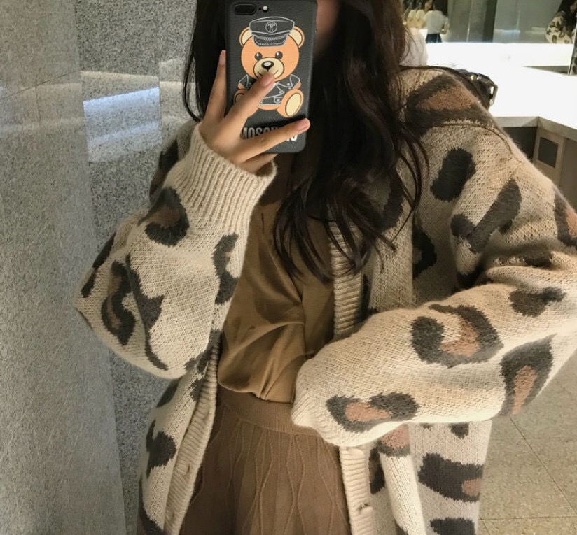 Pink V-neck leopard print sweater for women in autumn and winter Korean style loose slimming lazy style wool knitted cardigan jacket