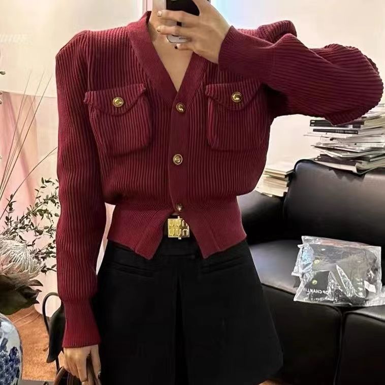 Western style V-neck knitted cardigan 2023 early autumn new design pocket sweater women's chic short top