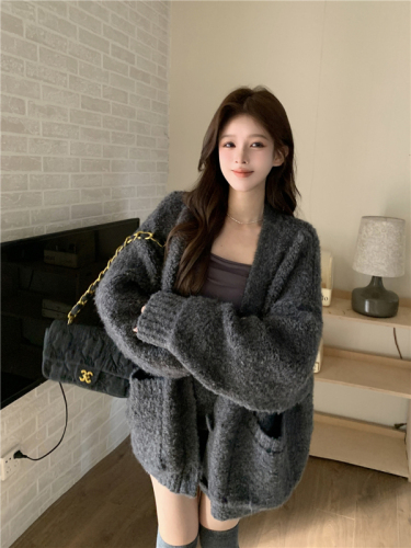 Real shot of Korean style and versatile knitted cardigan jacket + gray skirt two-piece set