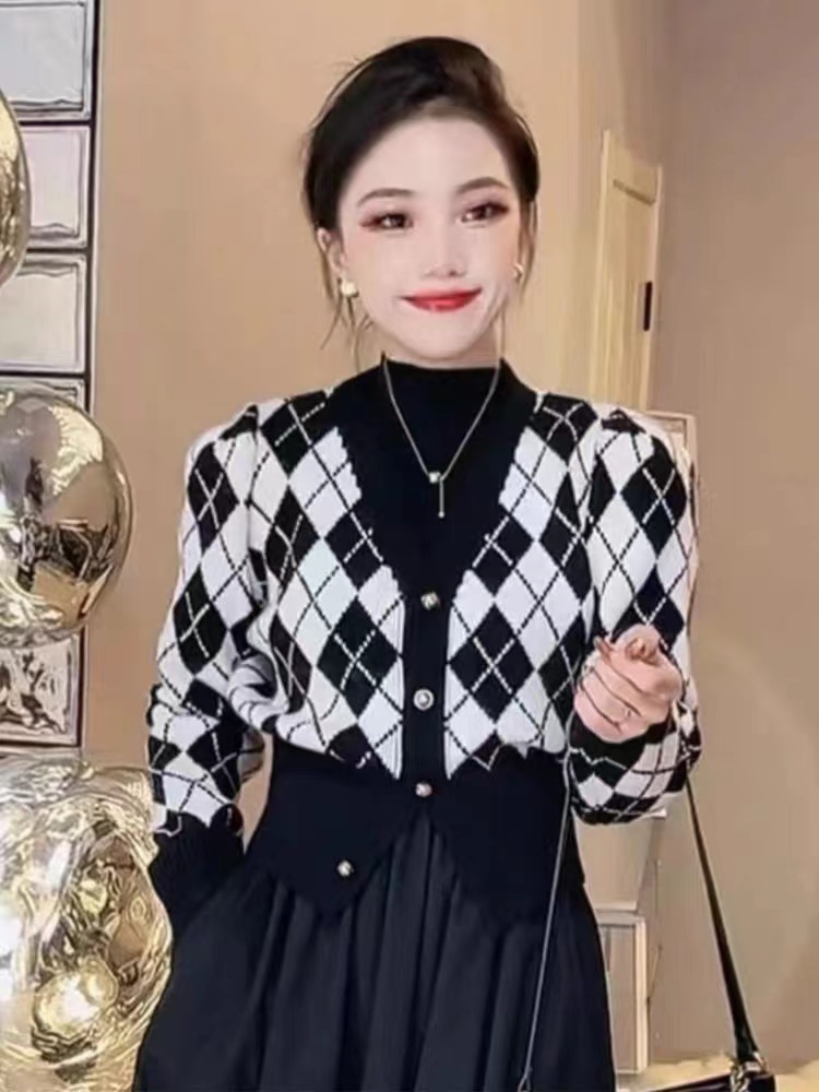 Xiaoxiangfeng Contrast Color Diamond Sweater Knitted Cardigan Jacket Women's Autumn and Winter 2023 New Style Chic and Beautiful Short Top