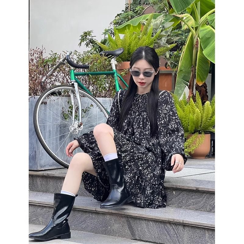碎花長袖連衣裙女秋季2023新款甜辣設計感荷葉邊顯瘦減齡打底裙子