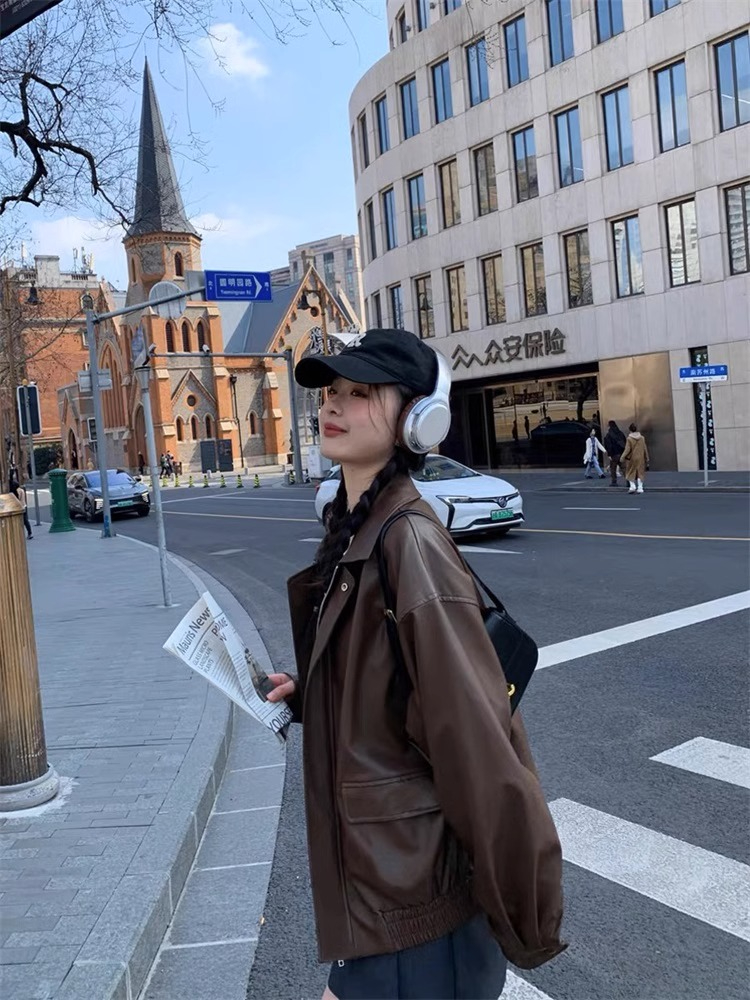 Leather jacket for women 2023 new spring and autumn American retro brown design leather jacket motorcycle Maillard wear