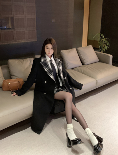 Real shot of Hepburn-style woolen coat for women in autumn and winter Korean style loose and high-end mid-length skirt + shirt set