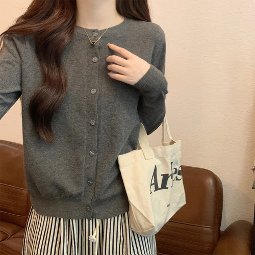 Real shot of gray knitted bottoming shirt for women in early autumn Korean style loose versatile soft waxy sweater jacket top