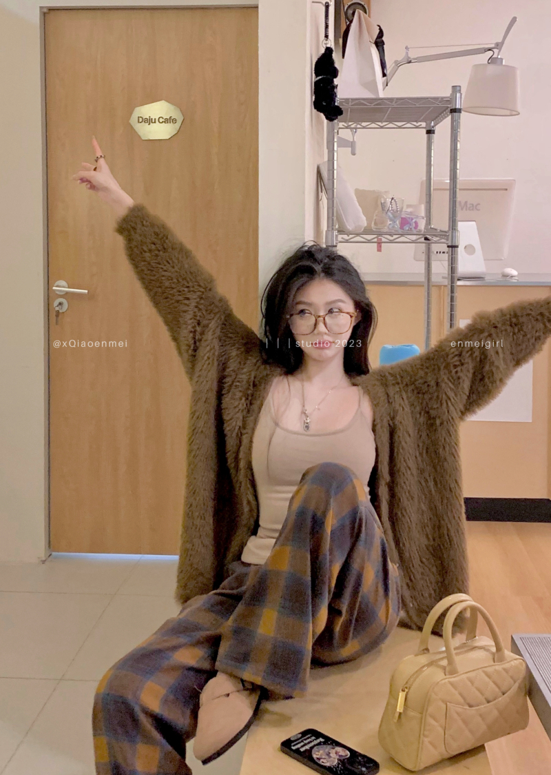 Actual shot of furry knitted cardigan, pure lust lazy style sweater jacket + brown wide-leg pants, loose and lazy set
