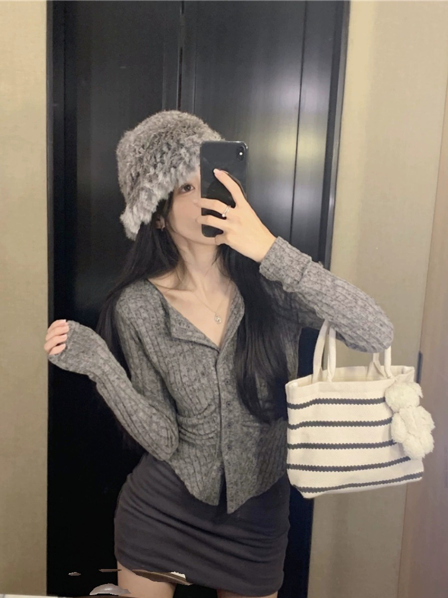 Fashionable super hot design long-sleeved hot girl sweater for women autumn chic pleated slimming irregular top