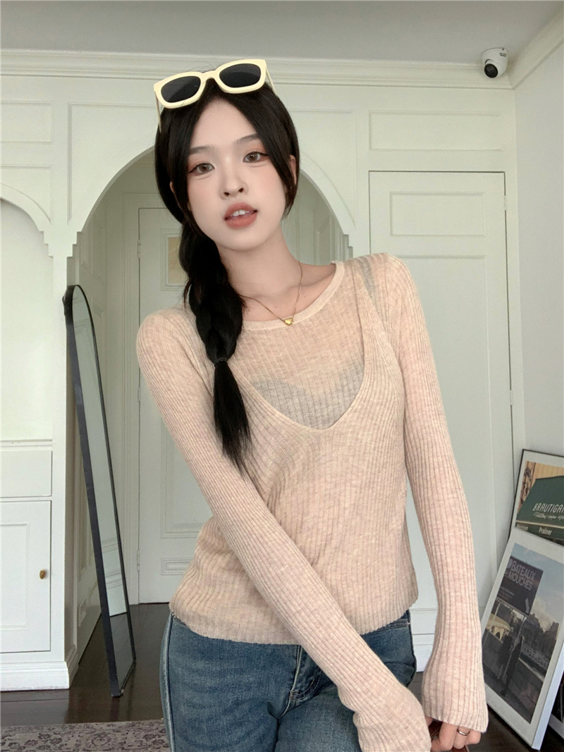 Actual shot of Korean style round neck fake two-piece design knitted sweater for women, temperament, slim long-sleeved bottoming shirt sweater