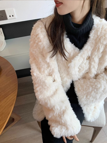 Xiaoxiangfeng lamb wool coat for women  winter new style small loose thickened white fur top cotton coat