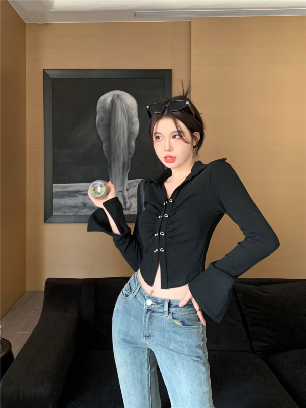 2023翻領修身顯瘦辣妹小衫褶皺金屬排扣喇叭袖短款T恤上衣女裝