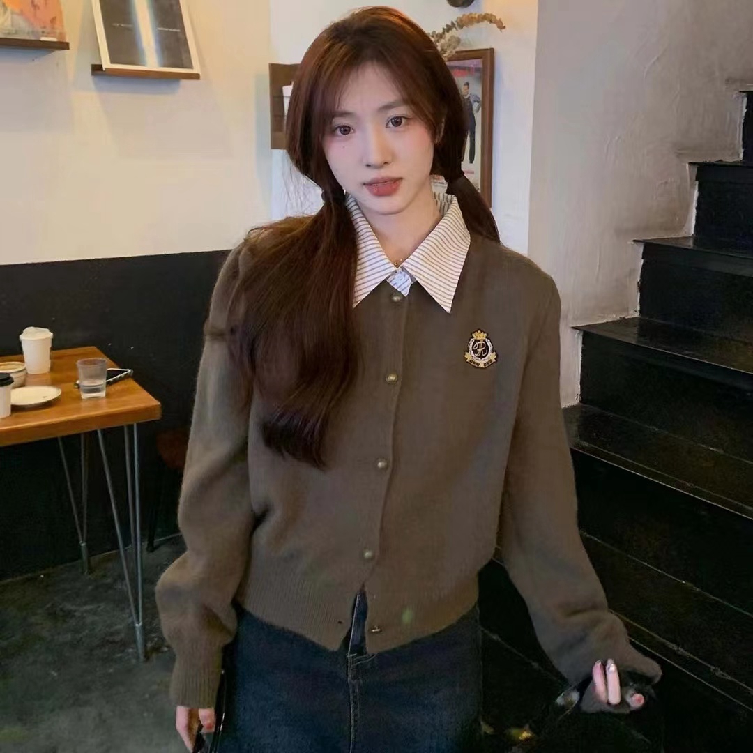 2023 new autumn and winter fake two-piece homecoming POLO collar cardigan sweater for women, college style short knitted top