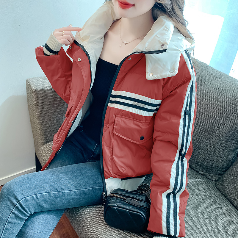 Real shot duck down western style embroidered red down jacket women's short style 2023 winter new new two-color rib stitching versatile jacket