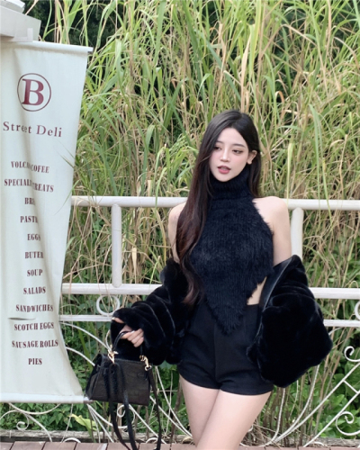 Real shot of Goddess Daji~hot girl style high collar irregular furry backless slimming vest
