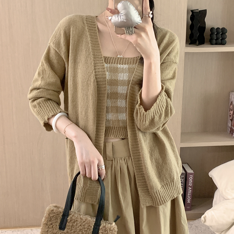 Real shot of gentle and lazy style suspender sweater coat cardigan for women autumn and winter knitted two-piece set Korean style top