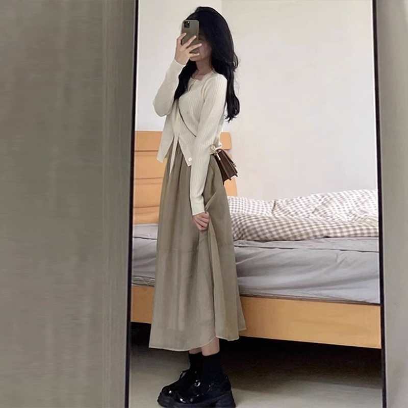 Wear a complete suit with breasts, fashionable early autumn 2023 new high-end petite fragrant dress for women