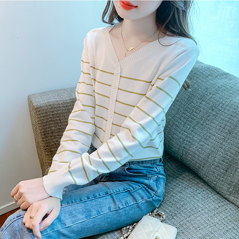 Actual shot of striped knitted cardigan for women in autumn and winter with niche slim-fitting inner layering sweater outer top