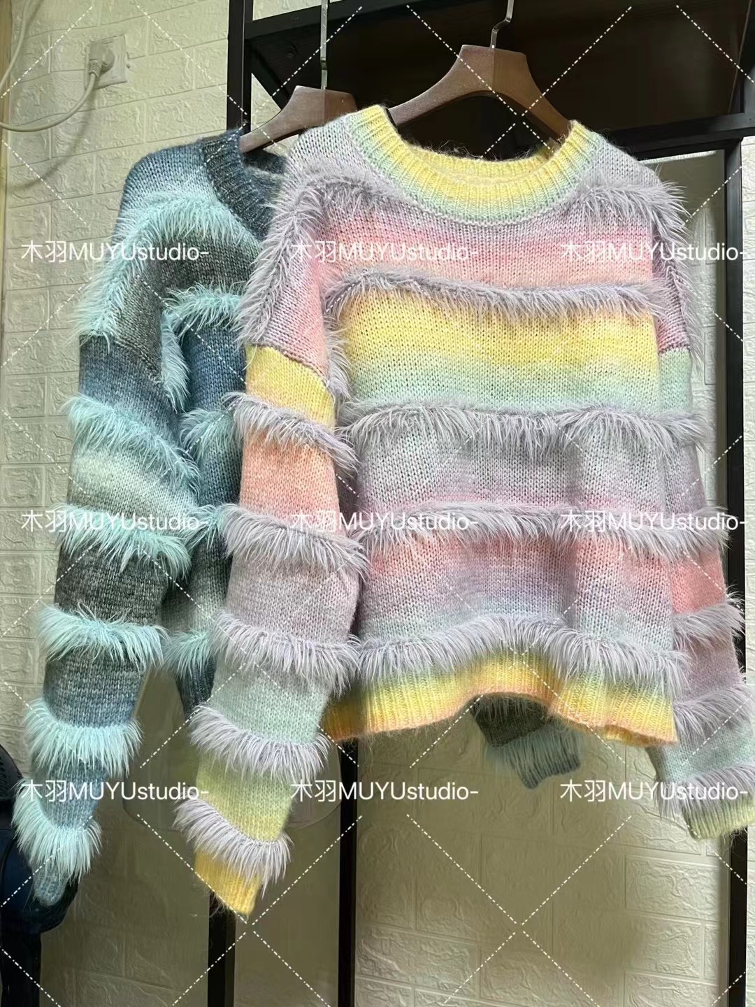 Autumn and winter 2023 new Korean style temperament age-reducing striped color matching fashion versatile round neck long-sleeved knitted sweater for women