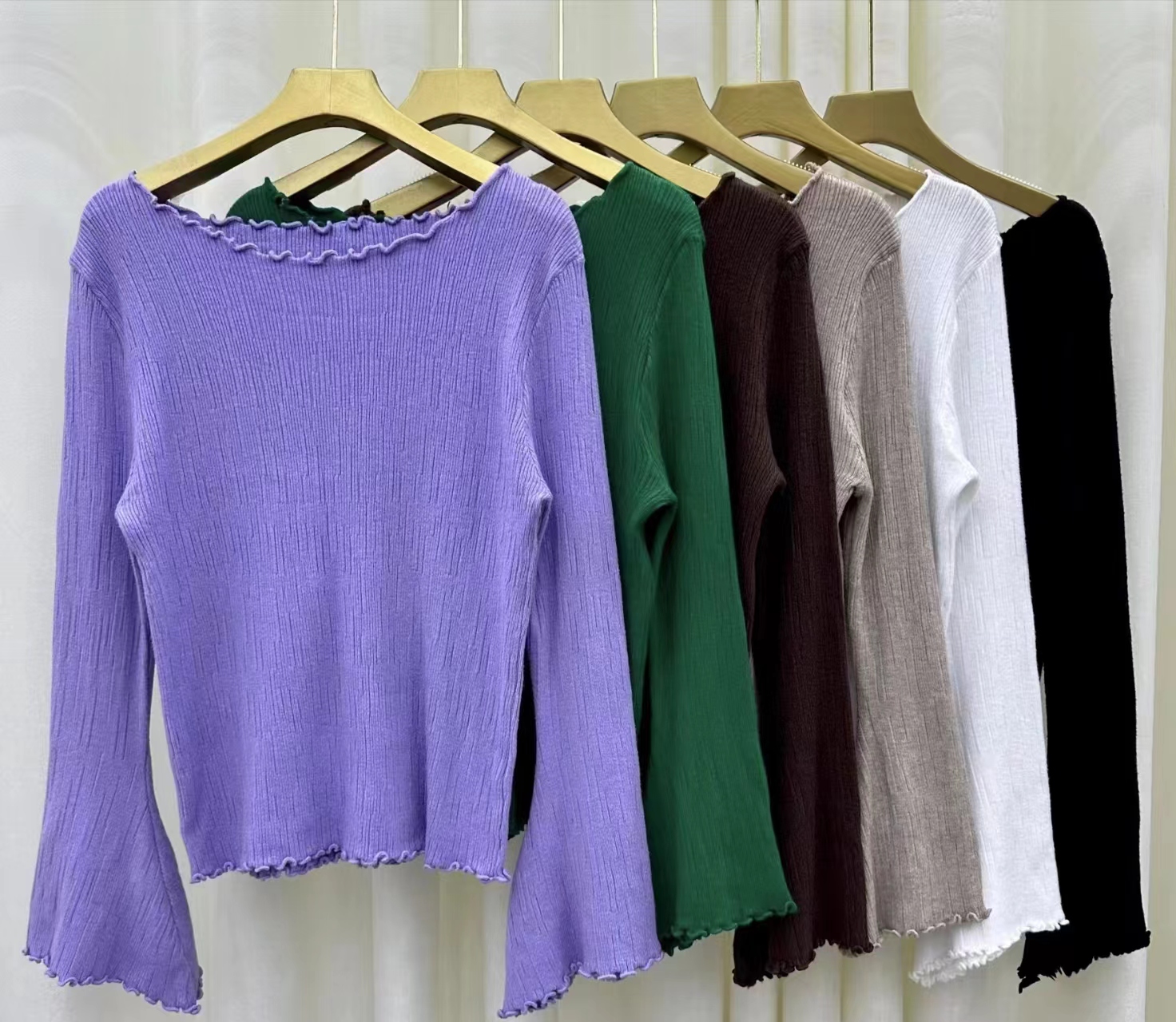 Autumn and winter new Korean style fungus-edged bell-sleeved sweater slim-fitting short sweater women's long-sleeved bottoming shirt trendy top