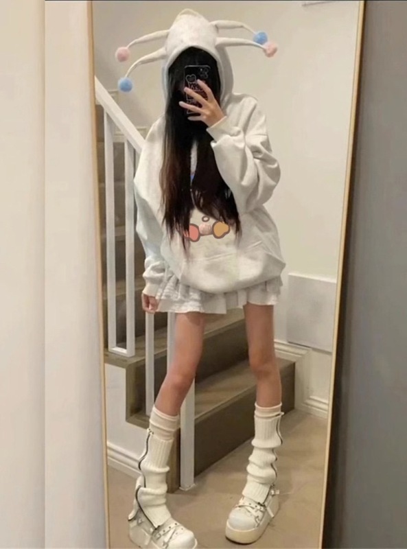 Korean hiphop cartoon hooded sweatshirt for women in spring and autumn, loose oversize design, chic and versatile top trendy