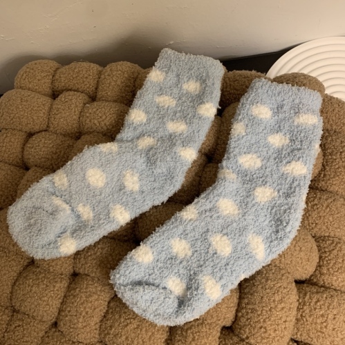 Actual shot of blue polka-dot mid-calf socks for winter, plus velvet, thickened and warm, coral velvet versatile socks, 3 pairs