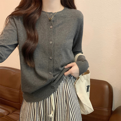 Real shot of gray knitted bottoming shirt for women in early autumn Korean style loose versatile soft waxy sweater jacket top