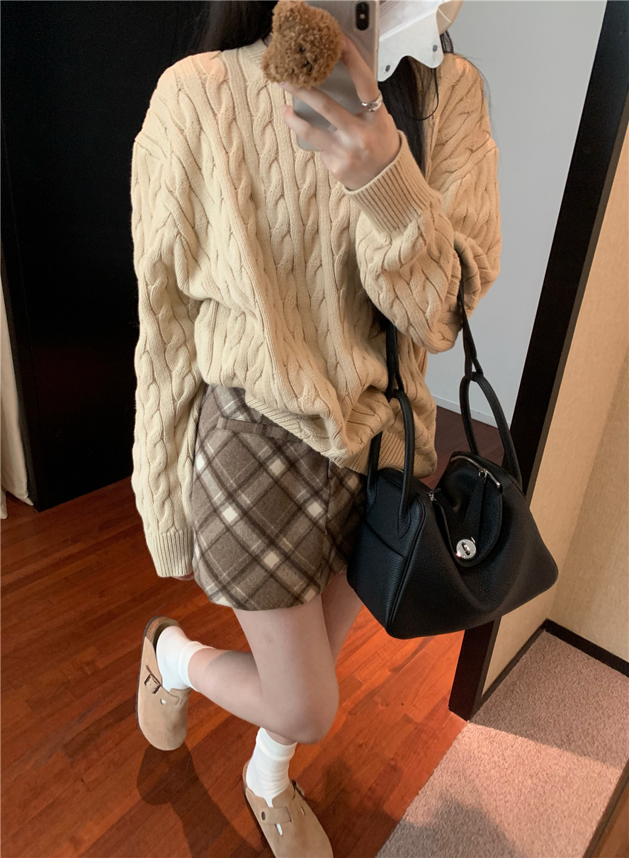 Actual shot of round neck pullover twist sweater for women in autumn and winter, plaid skirt suit