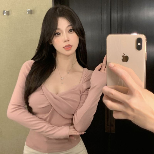 Official photo, long-sleeved knitted bottoming shirt for women, autumn hot girl temperament, slim fit, short sweater top