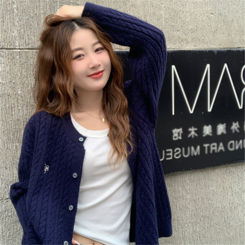 Thick knitted cardigan early autumn women's top 2023 style outer style autumn and winter high-end lazy sweater jacket