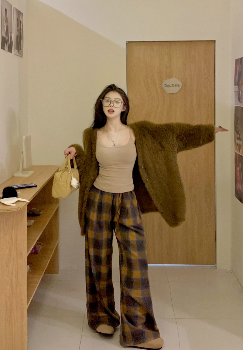Actual shot of furry knitted cardigan, pure lust lazy style sweater jacket + brown wide-leg pants, loose and lazy set