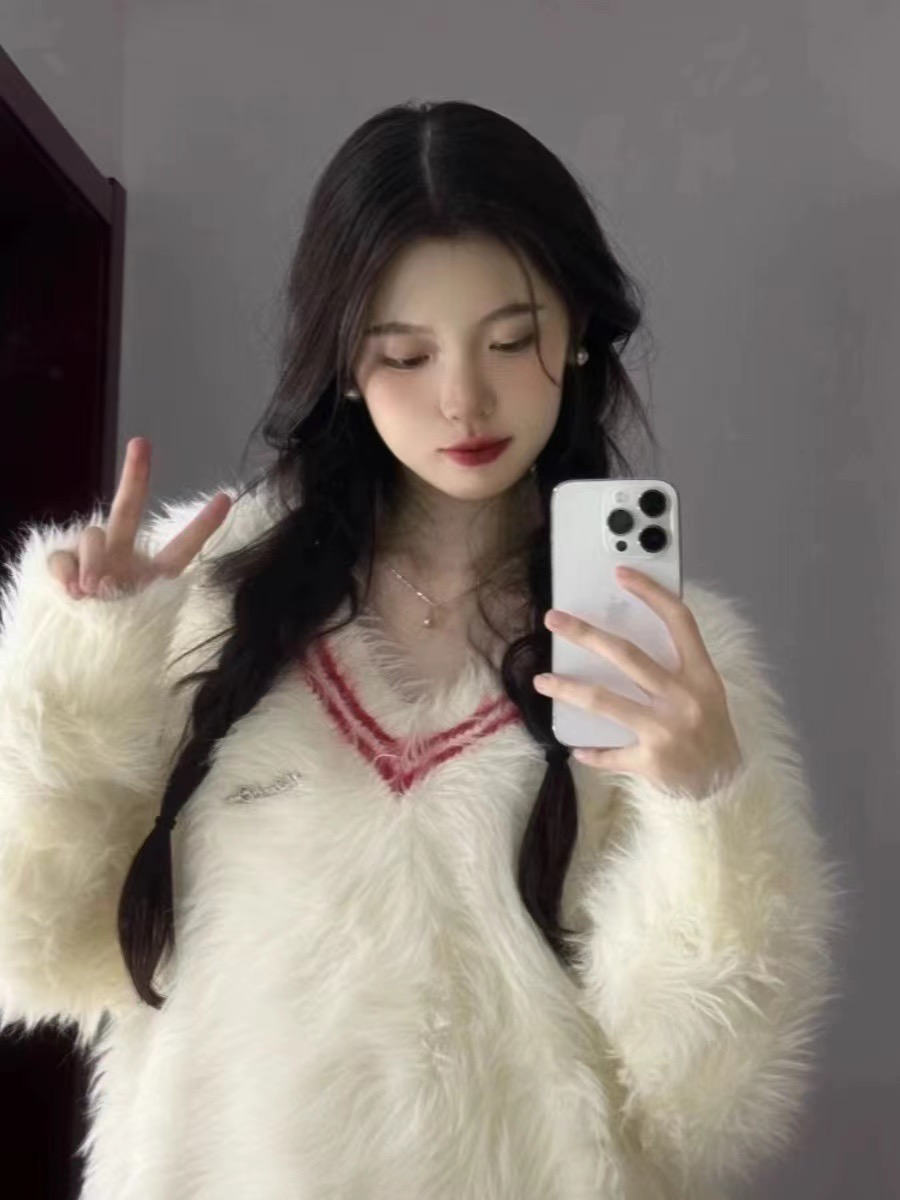 尊滴巨好看！仿水貂絨撞色V領毛衣女秋冬新款高級感寬鬆針織上衣