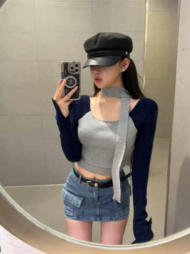 Hot girl style design contrasting one-line collar long-sleeved sweater for women autumn new slim fit short top
