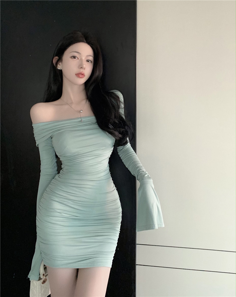 Pure sexy dress for women in early autumn, one-shoulder waist, slimming, tight-fitting long-sleeved hip-covering short skirt, stepmother skirt