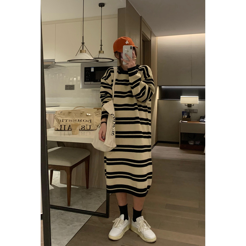 黑白條紋毛衣裙女早秋季韓版慵懶風過膝長款套頭針織連衣裙