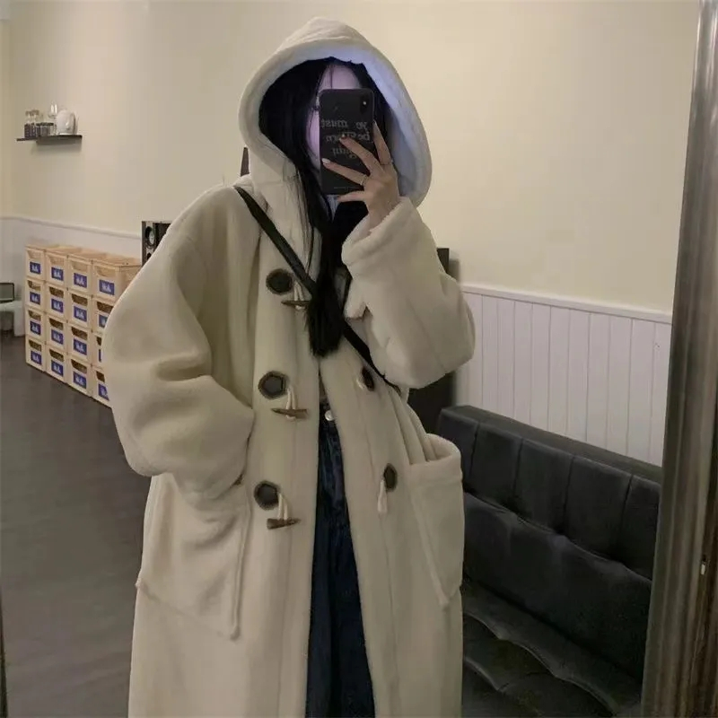 牛角扣羊羔毛長款外套女2023秋冬季羊羔絨學院風保暖顯瘦連帽大衣