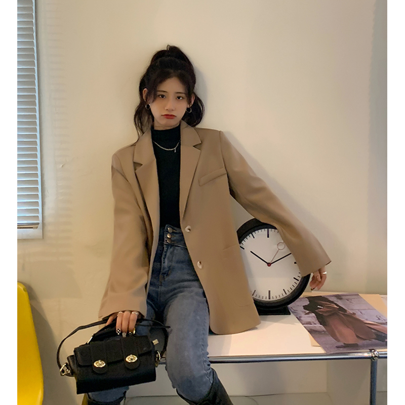 Real shot of 2023 new autumn simple loose suit jacket, feminine and versatile casual suit