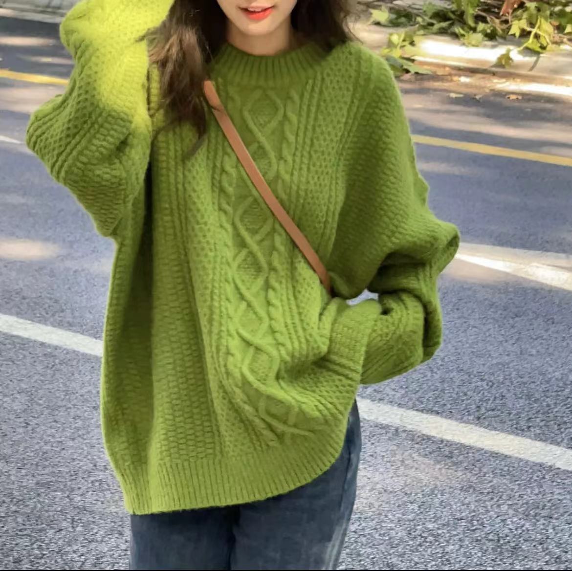 綠色毛衣女2023秋冬新款韓系慵懶風復古高級感甜美麻花針織上衣女